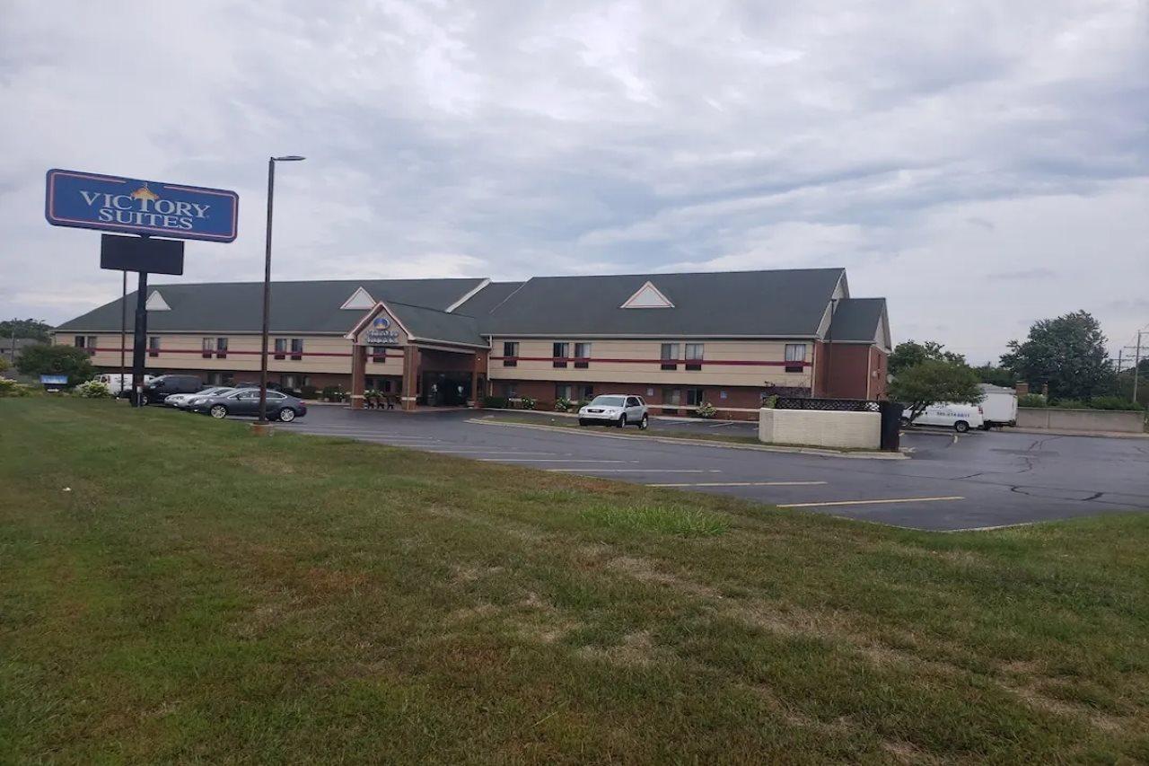 Comfort Suites Detroit/Уорън Екстериор снимка