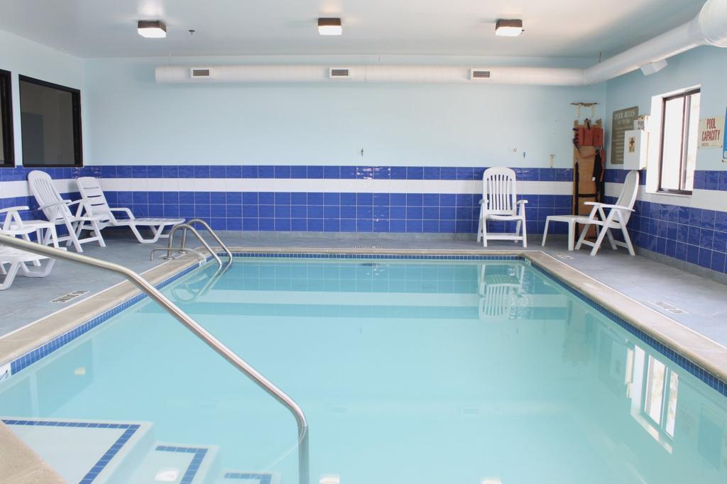 Comfort Suites Detroit/Уорън Екстериор снимка